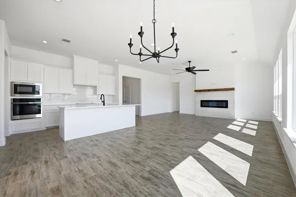 $446,313 | 112 Cattleman Drive, Poolville, TX 76487