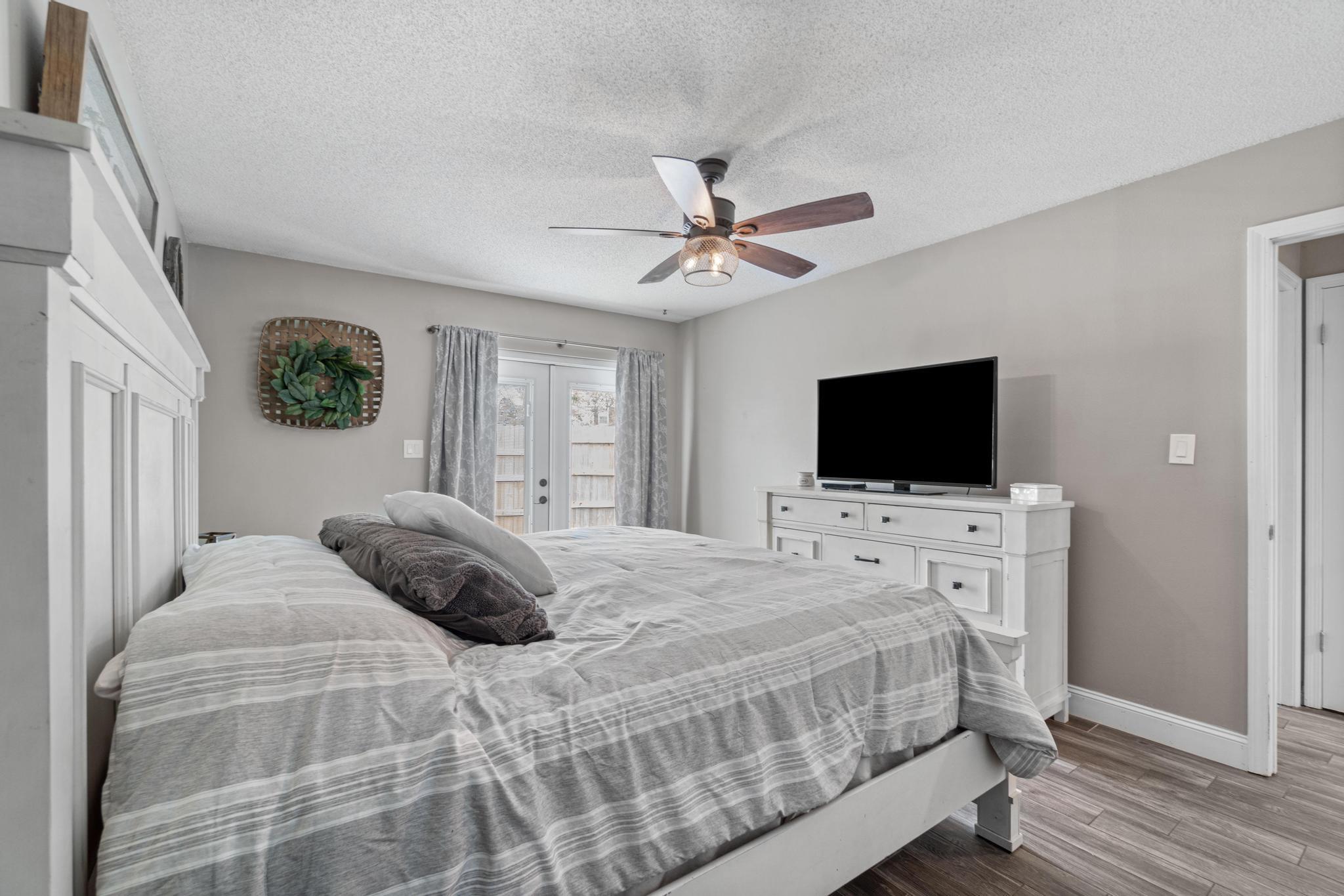1833 Hunters Path Fort Walton Beach, FL 32547 - Photo 15 of 34 a bedroom with a bed and a flat screen tv