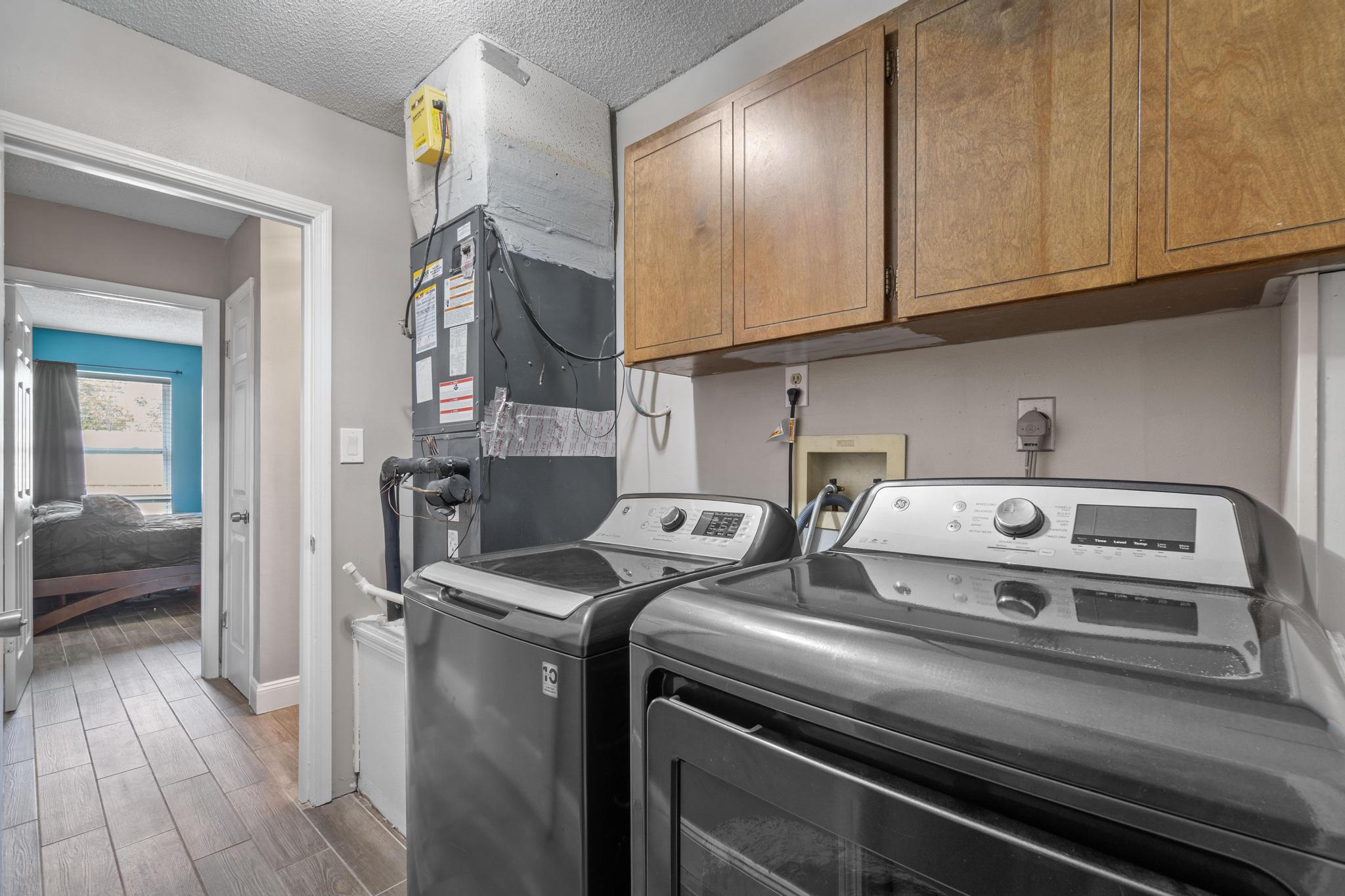 1833 Hunters Path Fort Walton Beach, FL 32547 - Photo 26 of 34 a utility room with dryer and washer