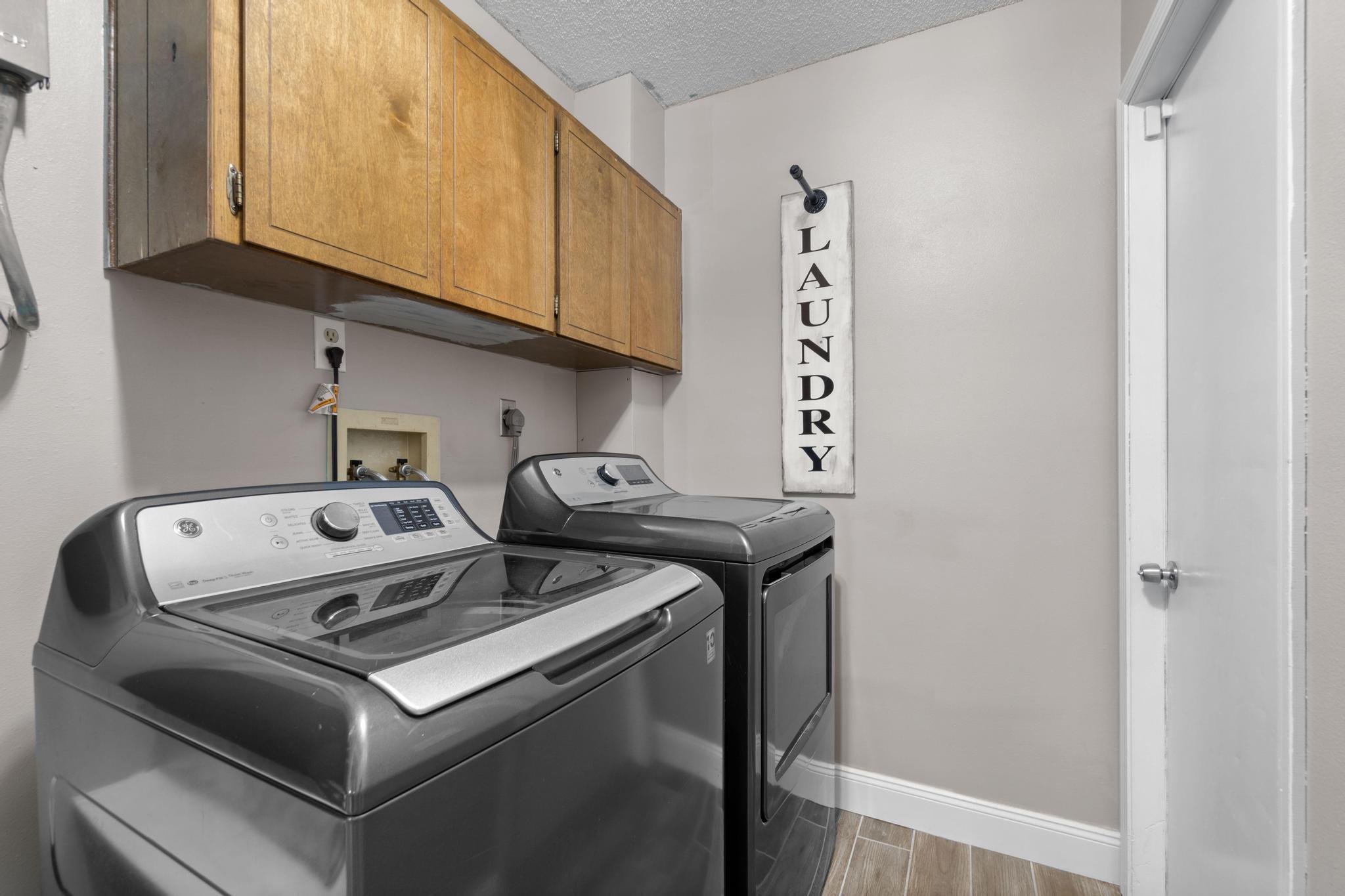 1833 Hunters Path Fort Walton Beach, FL 32547 - Photo 27 of 34 a utility room with dryer and washer