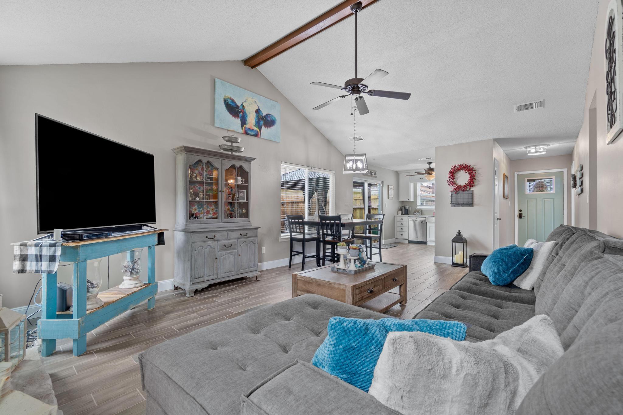 1833 Hunters Path Fort Walton Beach, FL 32547 - Photo 4 of 34 a living room with furniture and a flat screen tv