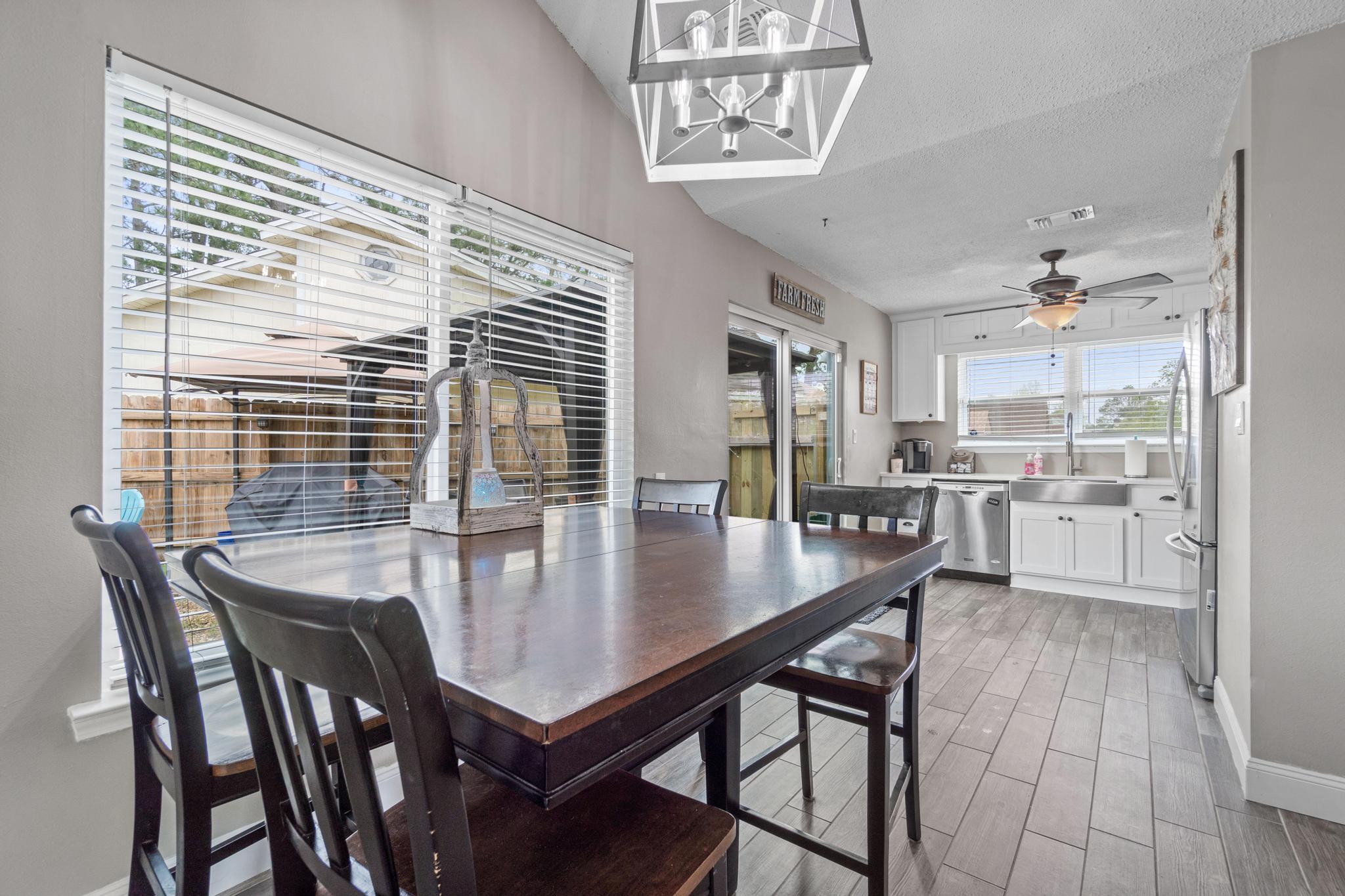 1833 Hunters Path Fort Walton Beach, FL 32547 - Photo 10 of 34 a dining room with furniture and window