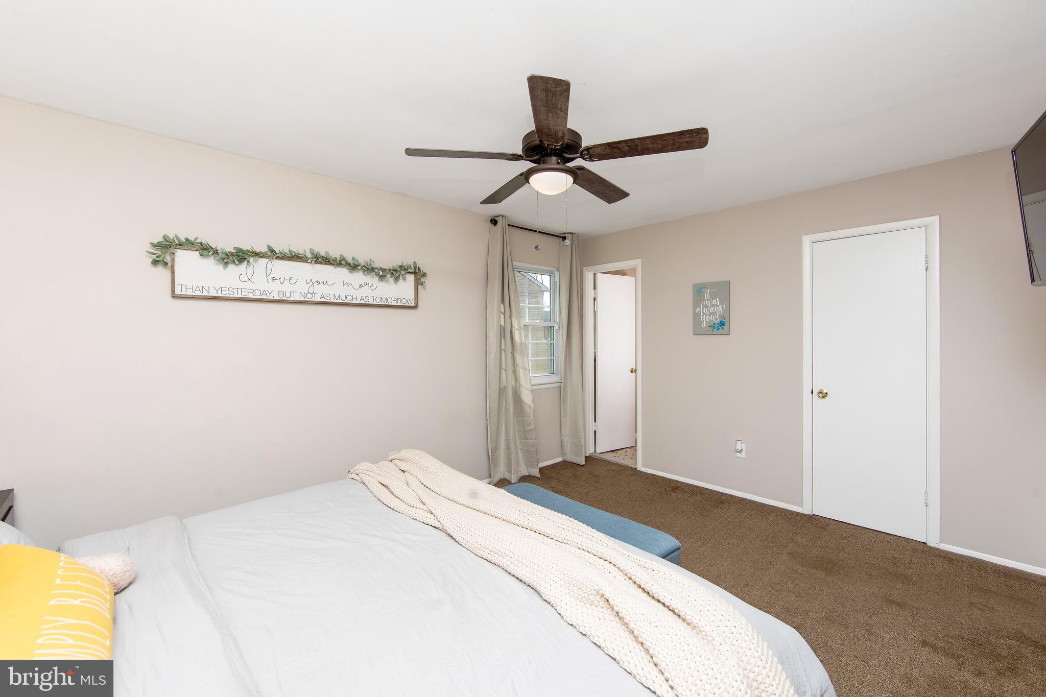 213 Aspen Road Williamstown, NJ 08094 - Photo 16 of 48 Primary Bedroom