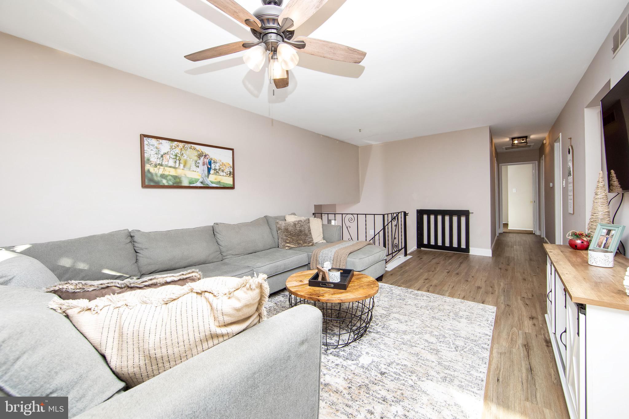 213 Aspen Road Williamstown, NJ 08094 - Photo 6 of 48 Living Room