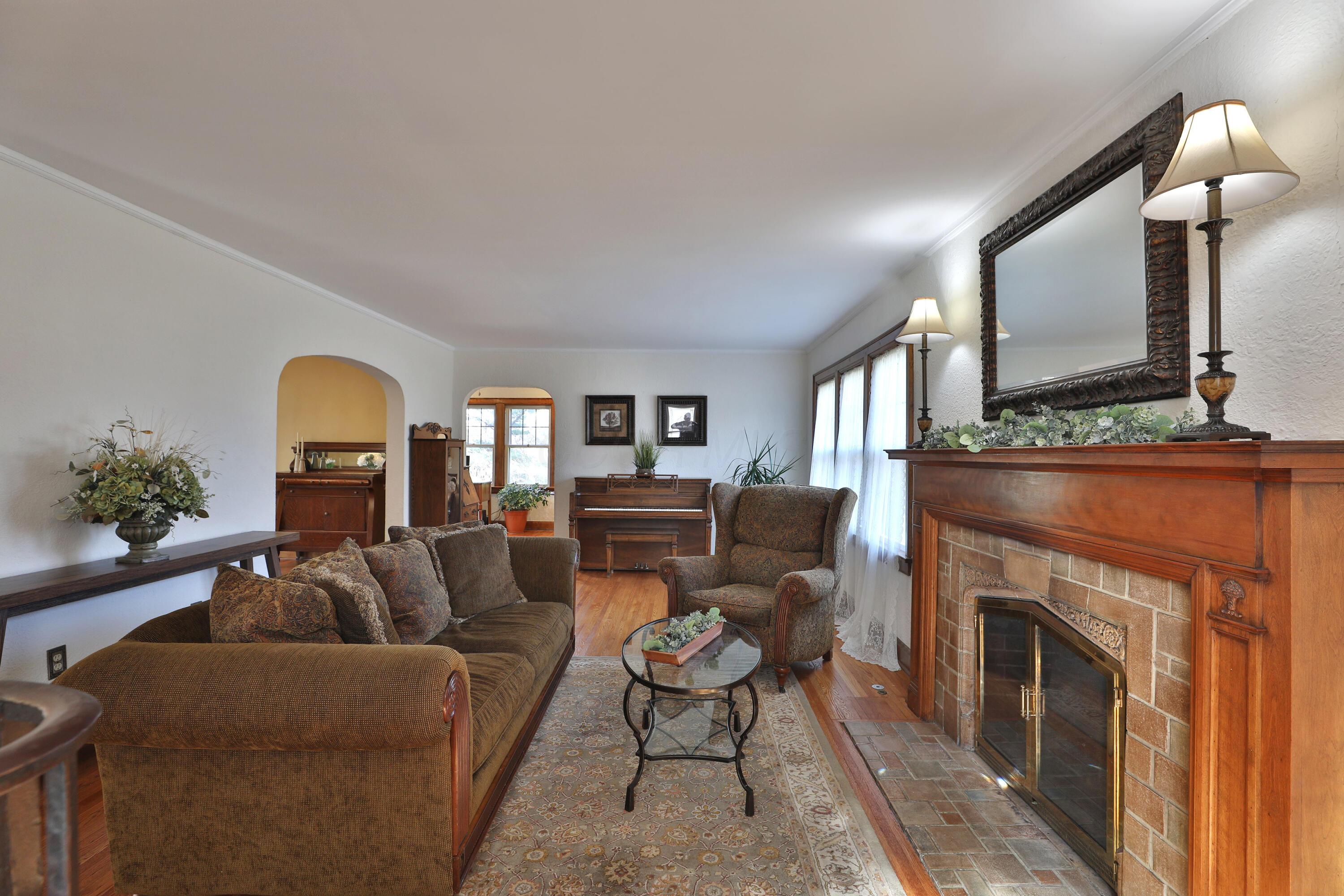 205 Aldrich Road Columbus, OH 43214 - Photo 6 of 77 205-Aldrich-06