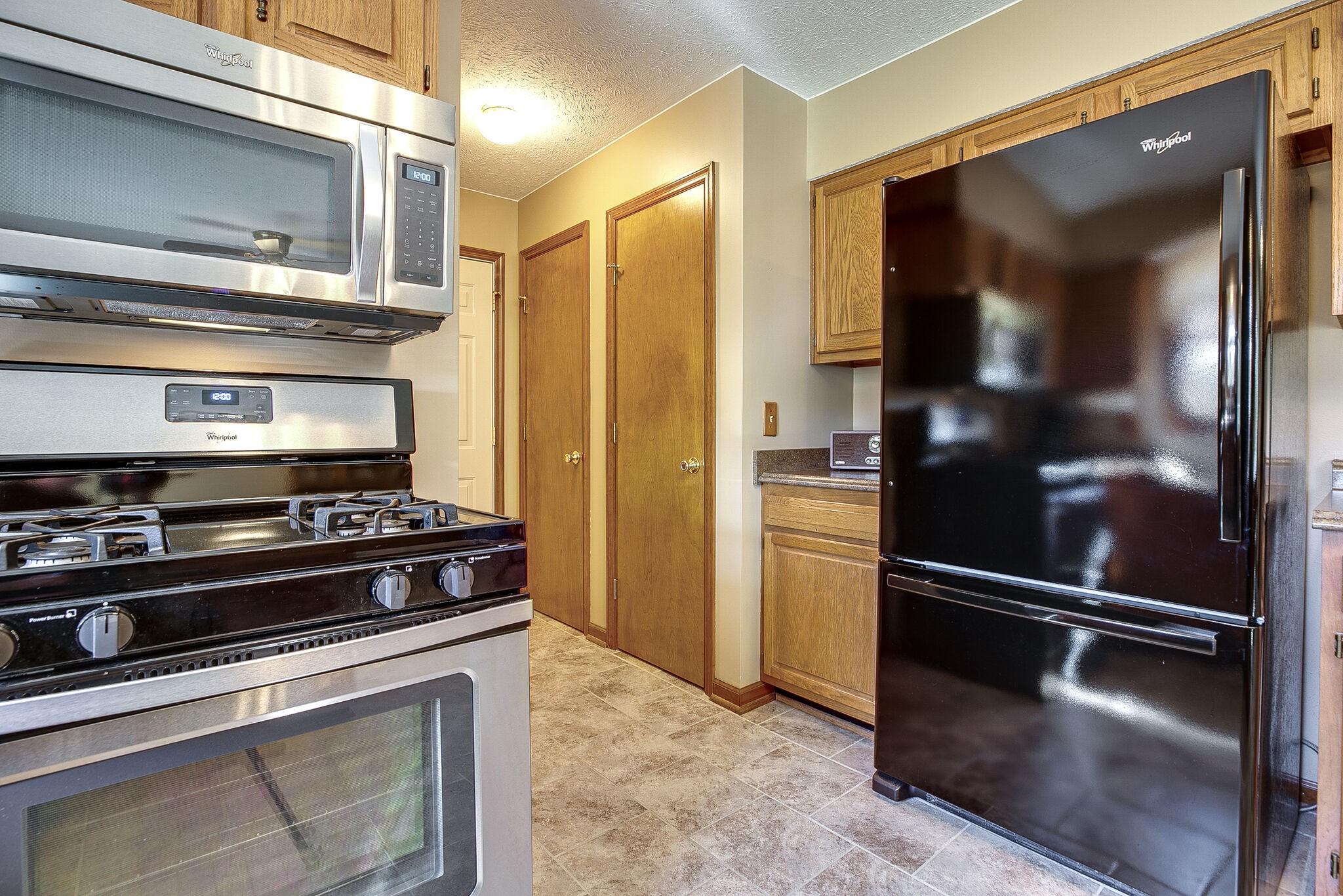 9513 Link Road Christiana, TN 37037 - Photo 11 of 34 a kitchen with stainless steel appliances granite countertop a refrigerator and a stove