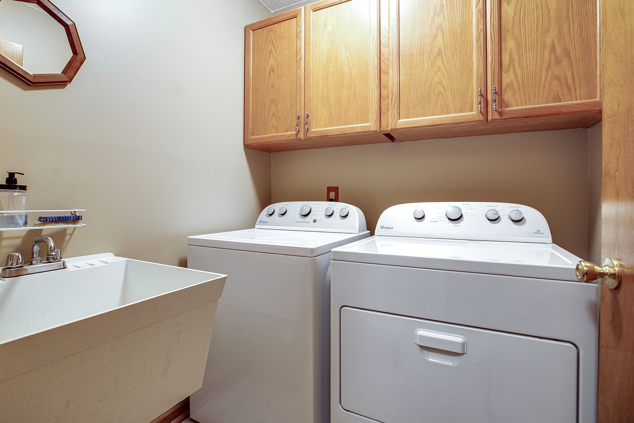 9513 Link Road Christiana, TN 37037 - Photo 14 of 34 a utility room with dryer and washer