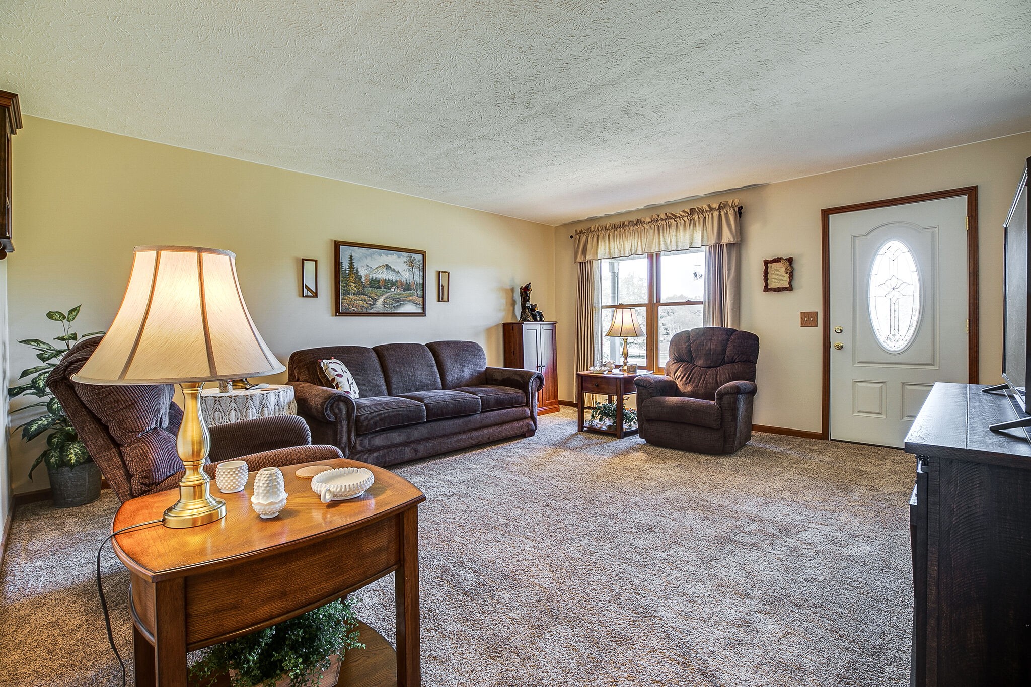 9513 Link Road Christiana, TN 37037 - Photo 8 of 34 a living room with furniture a window and a lamp
