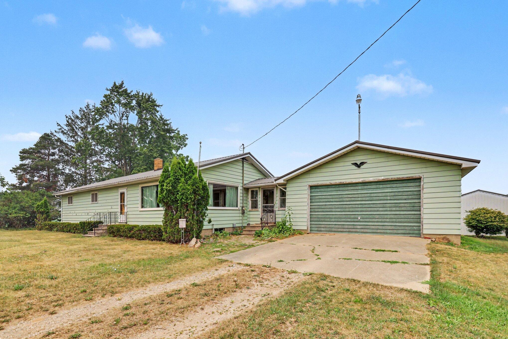 524 Hubbell Road Ionia, MI 48846 - Photo 7 of 30 007_file_9039