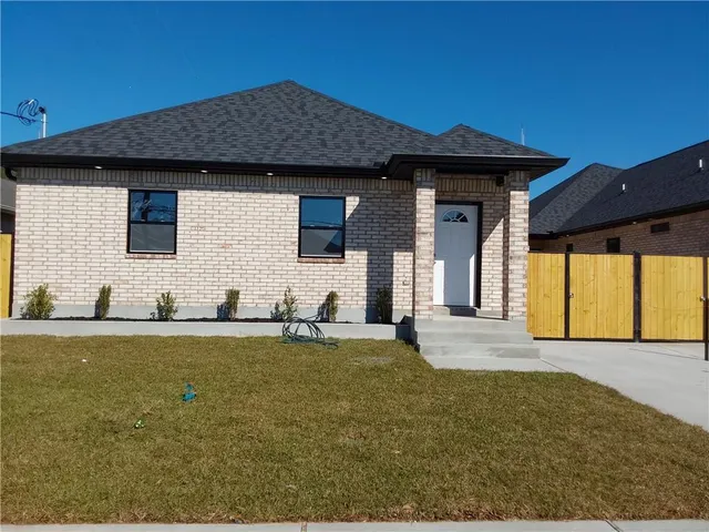 $2,000 | 411 East Prosper Street, Chalmette, LA 70043