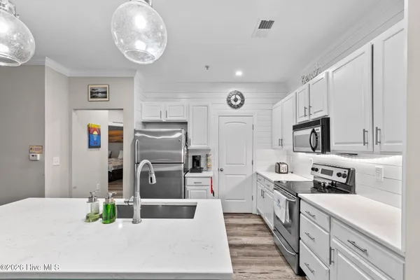 $389,000 | 100 Gateway Condos Drive, Unit 115, Surf City, NC 28445