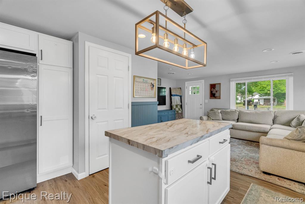 2182 Center Road Burton, MI 48509 - Photo 15 of 34
