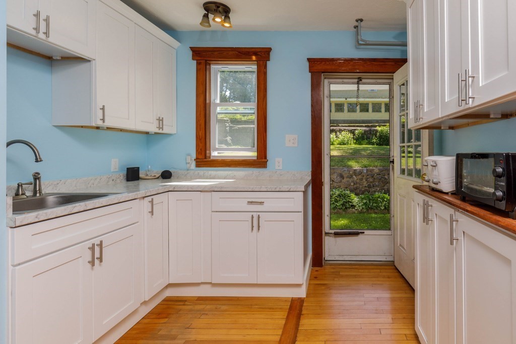 81 Monadnock Street Gardner, MA 01440 - Photo 3 of 27