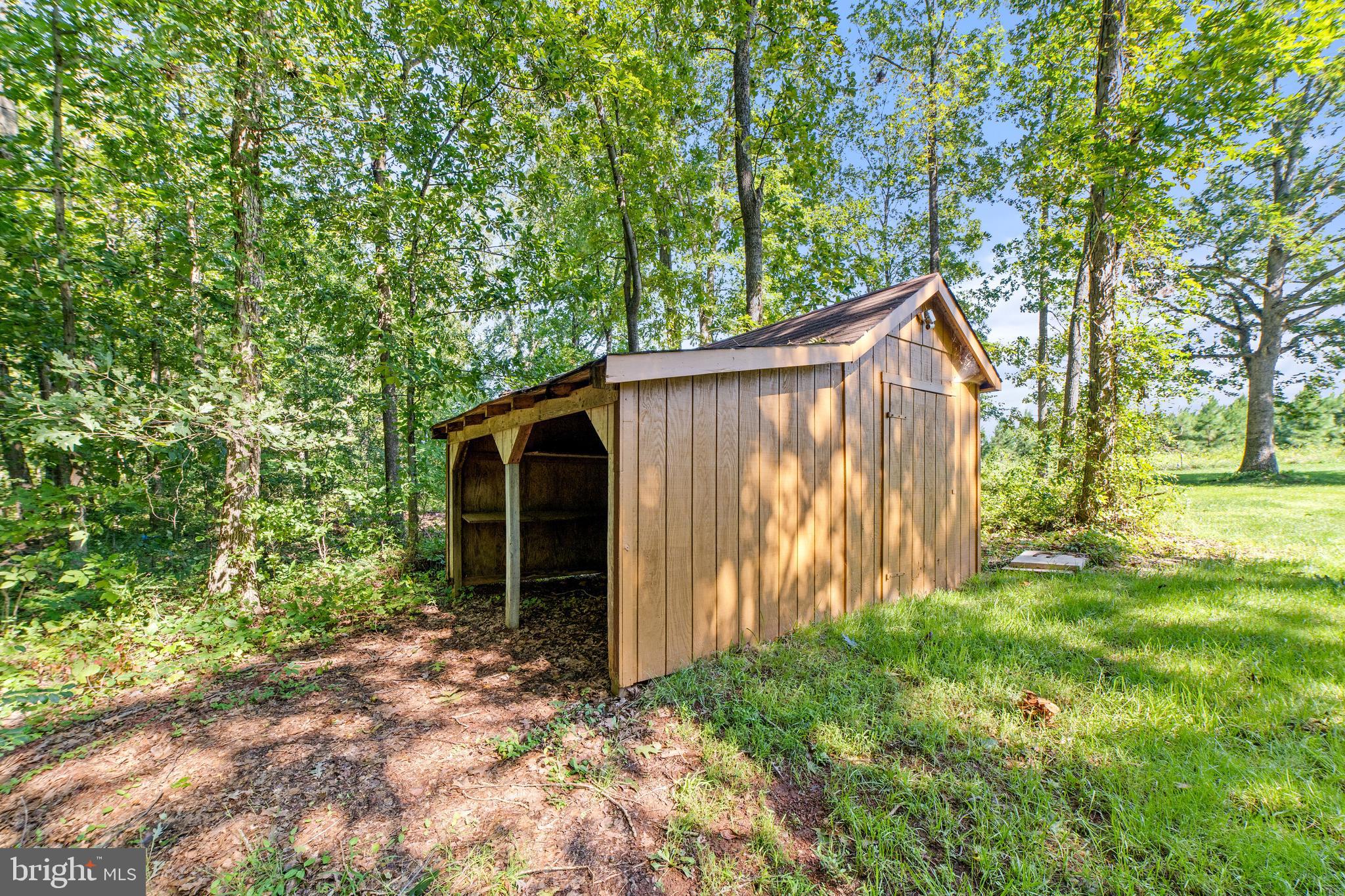 4338 Catlett Road Midland, VA 22728 - Photo 32 of 41 Run-In Shed