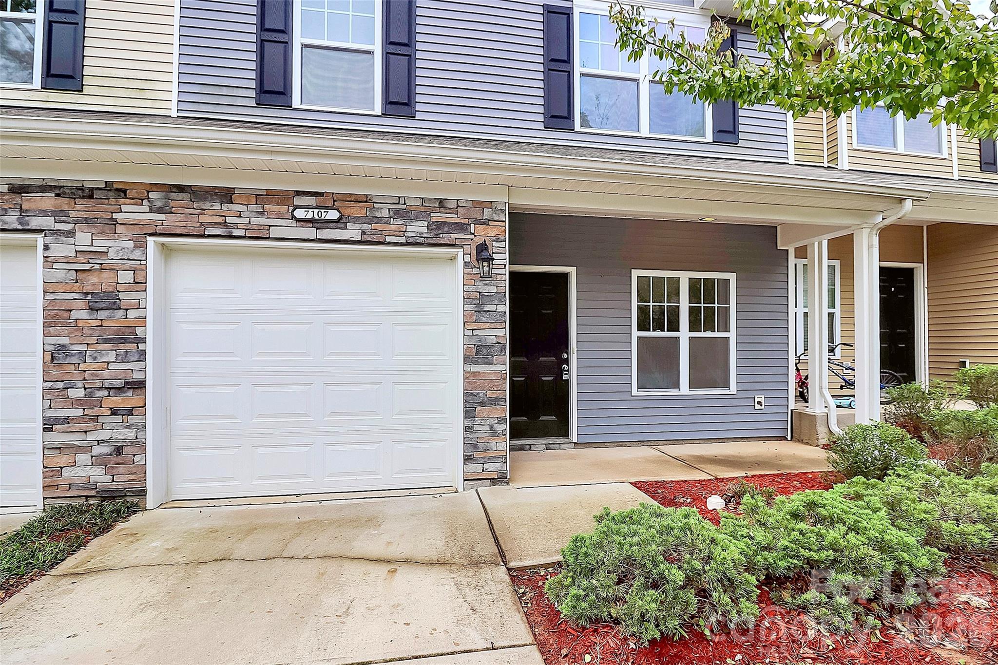 7107 Adare Mews Road Charlotte, NC 28217 - Photo 4 of 33