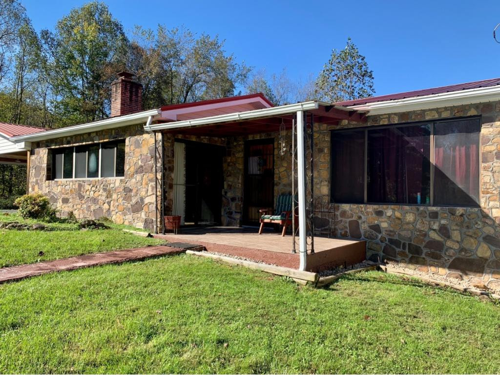4360 Garfield Road Norton, VA 24273 - Photo 3 of 36 Photo 3