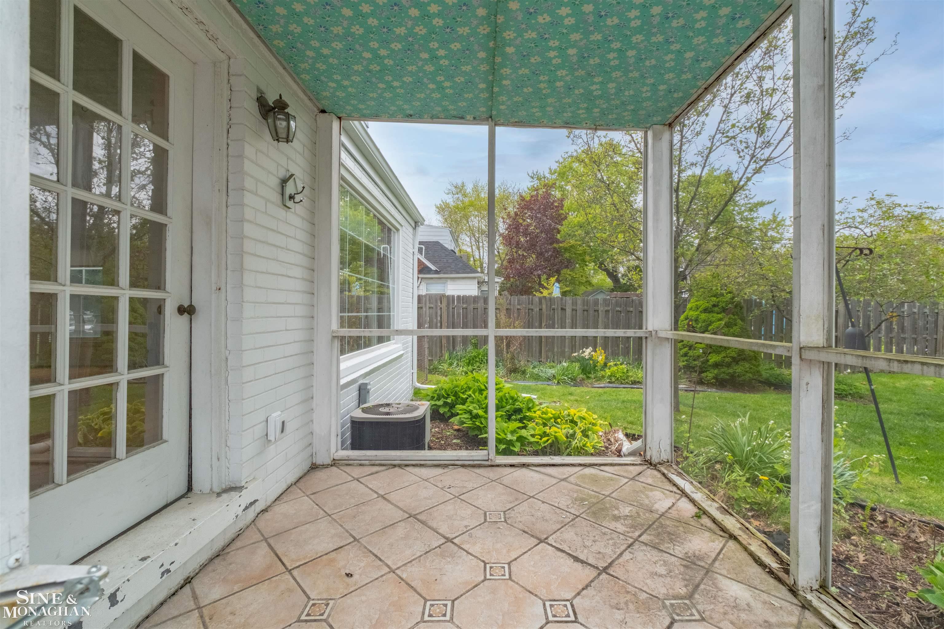 1726 Hawthorne Road Grosse Pointe Woods, MI 48236 - Photo 31 of 44