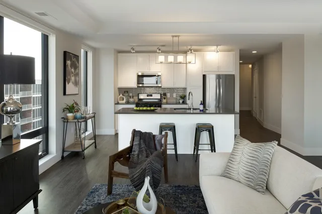 $3,481 | 212 10th Avenue South, Unit 914, Minneapolis, MN 55415