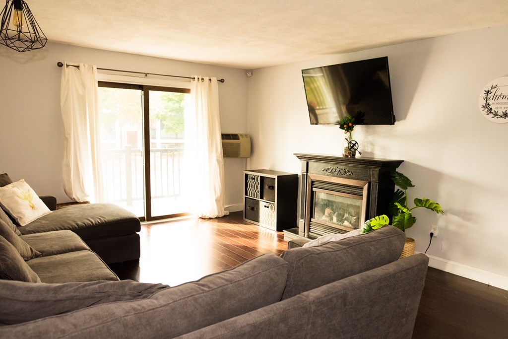 3 Walker Road, Unit 5 North Andover, MA 01845 - Photo 3 of 17 Gallery Image 3
