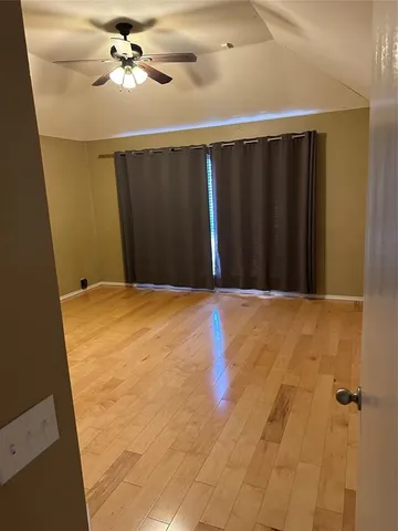 a view of room with a ceiling fan