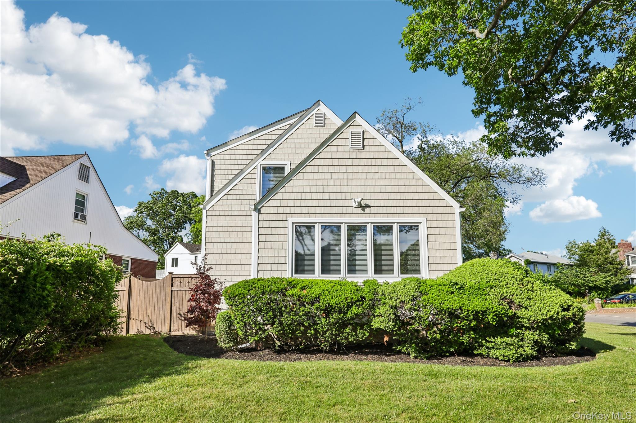 1660 Fenimore Road Hewlett, NY 11557 - Photo 34 of 40