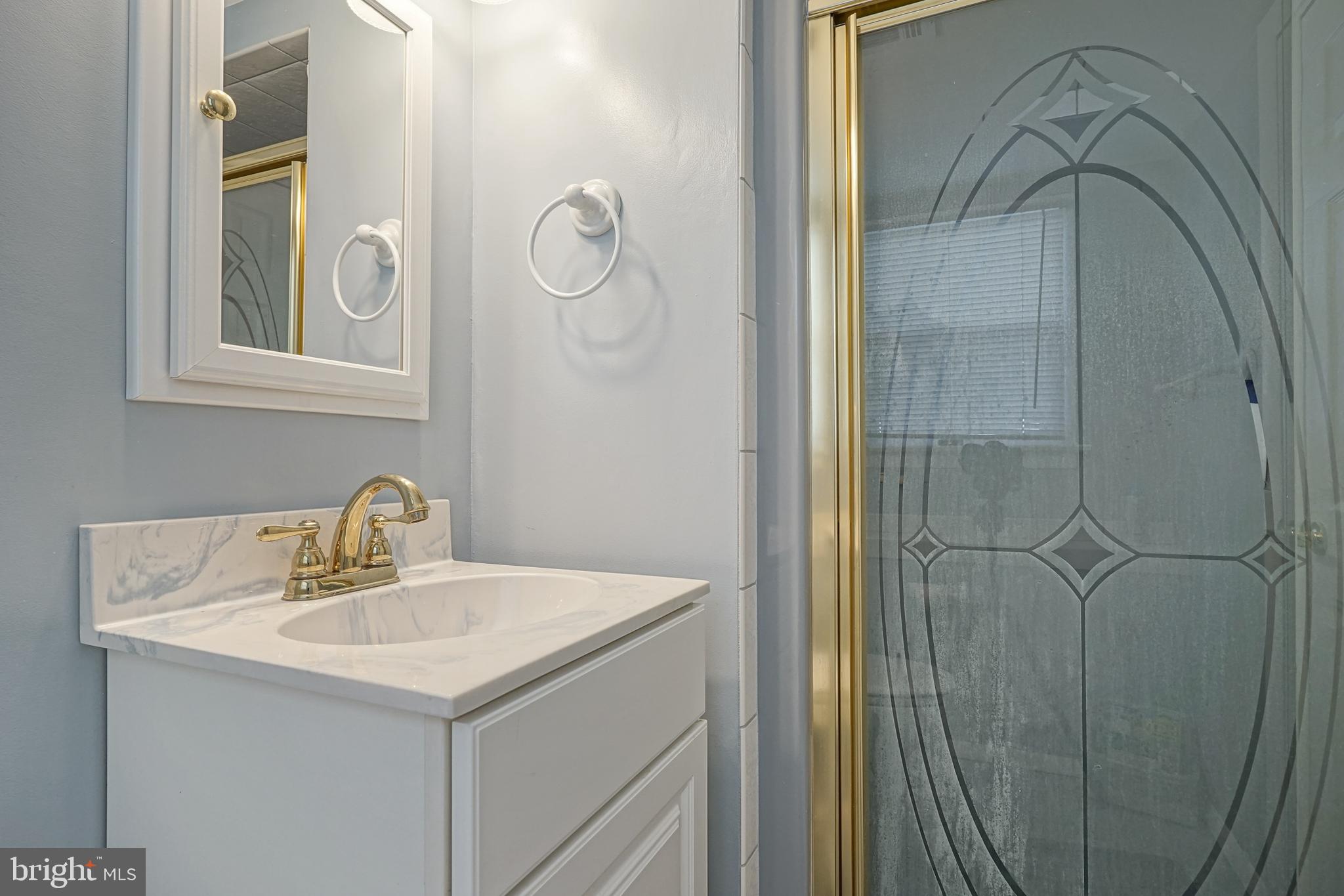19 Haines Mill Road Delran, NJ 08075 - Photo 8 of 35 First Floor Full Bathroom