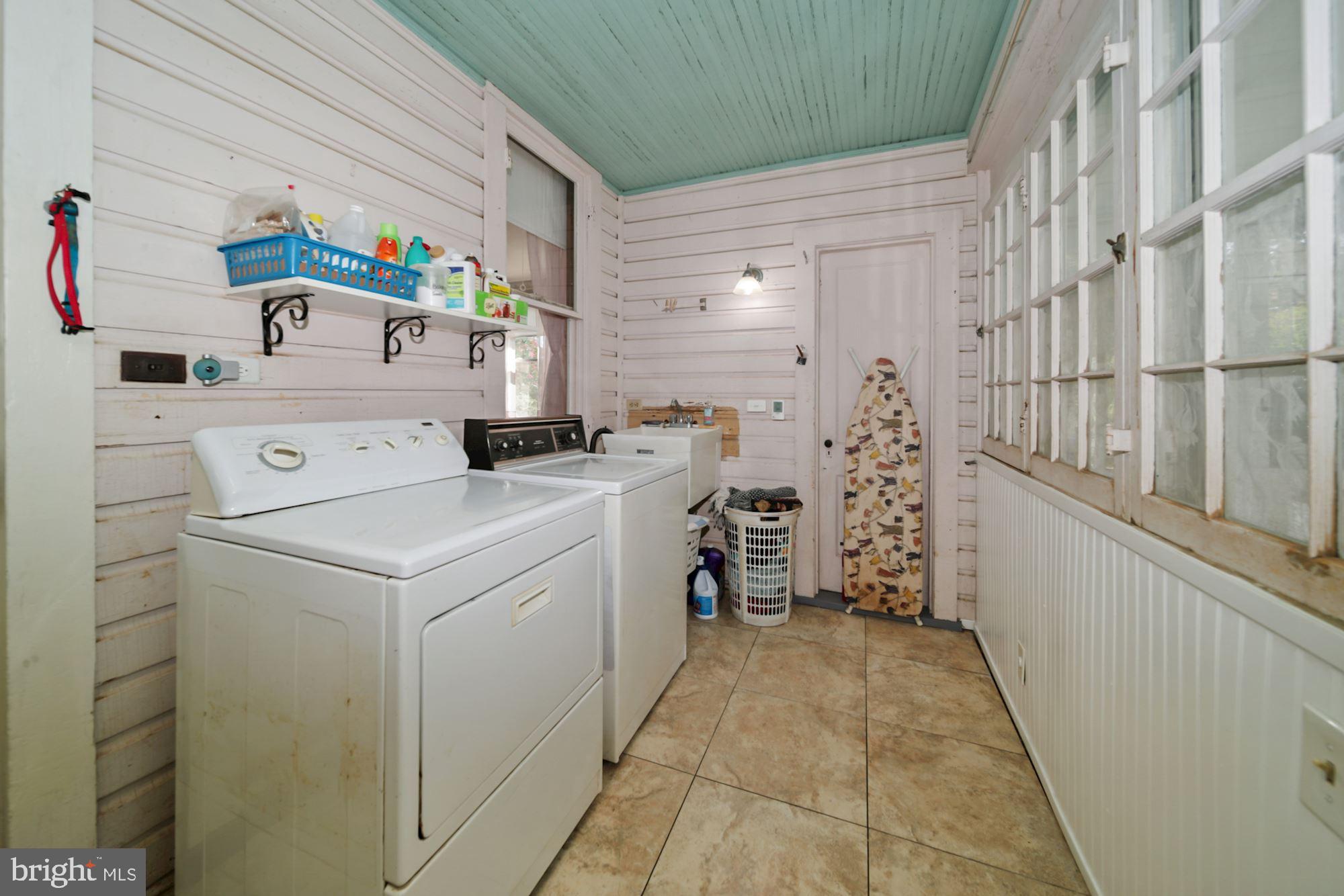 23736 Woodfield Road Gaithersburg, MD 20882 - Photo 14 of 33 Gallery Image 14