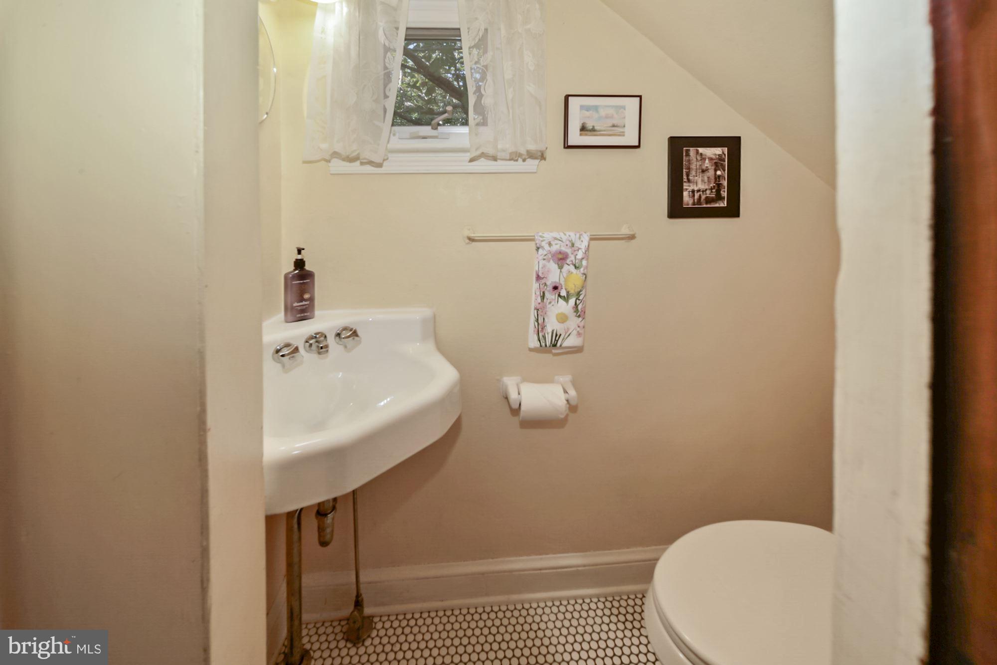 23736 Woodfield Road Gaithersburg, MD 20882 - Photo 15 of 33 Gallery Image 15