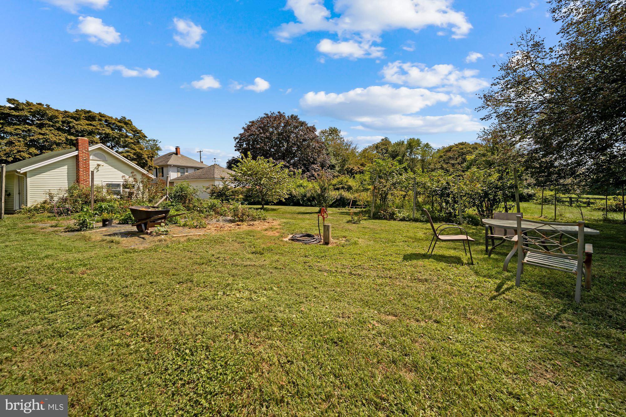 23736 Woodfield Road Gaithersburg, MD 20882 - Photo 27 of 33 Gallery Image 27