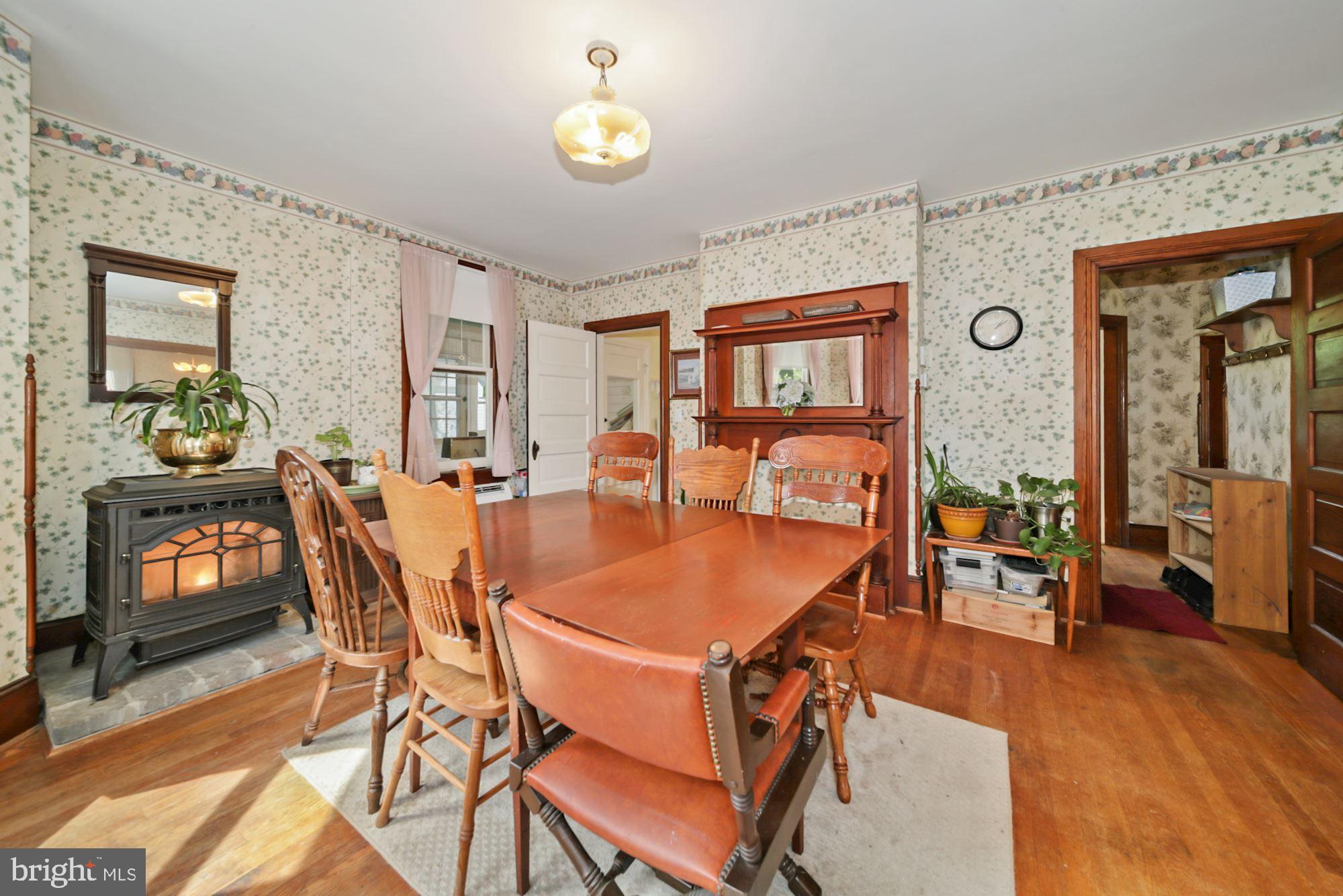 23736 Woodfield Road Gaithersburg, MD 20882 - Photo 9 of 33 Gallery Image 9