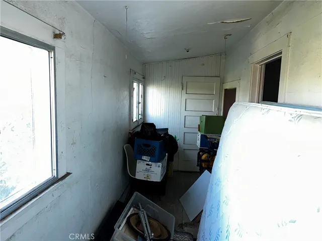 a view of a back yard