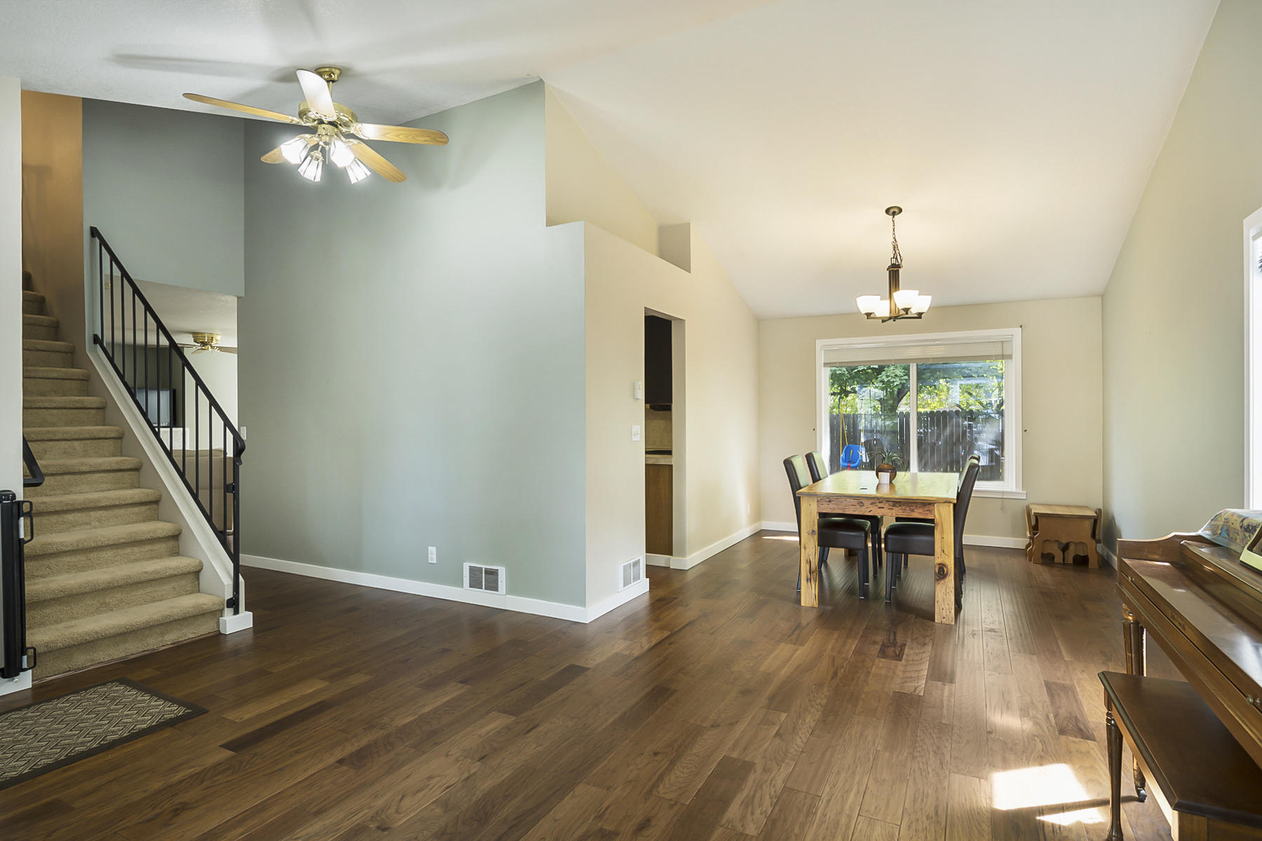 3063 Northeast Raleigh Court Bend, OR 97701 - Photo 8 of 39 8JH5_8894