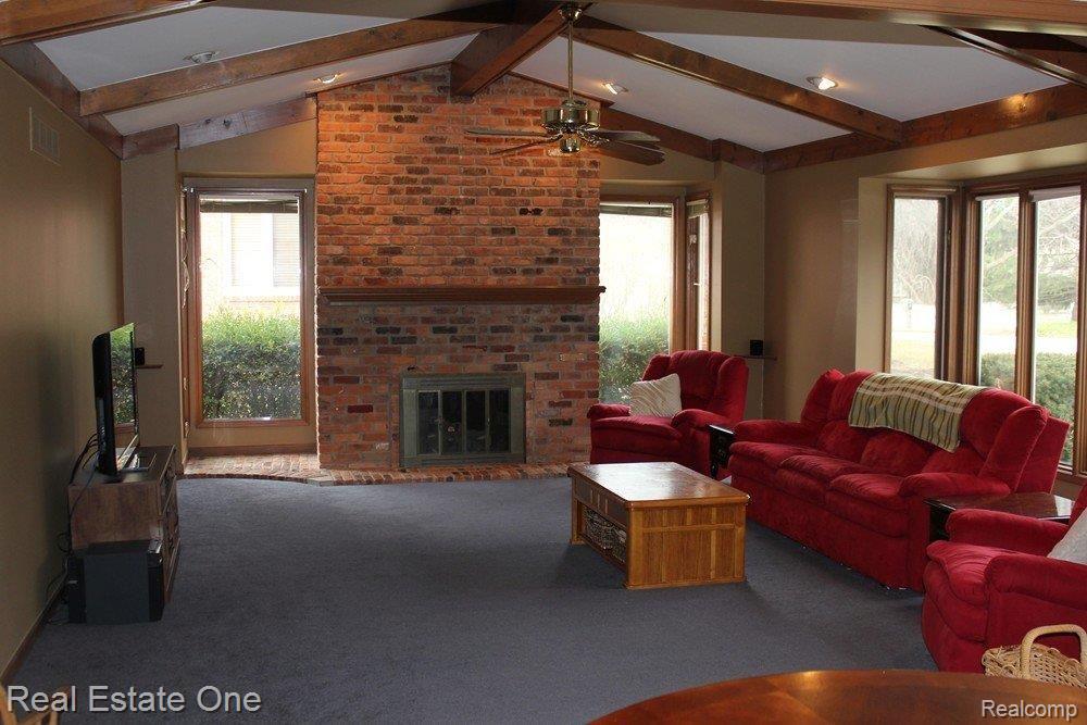 3597 Salem Drive Rochester, MI 48306 - Photo 2 of 12 Large Family Room
