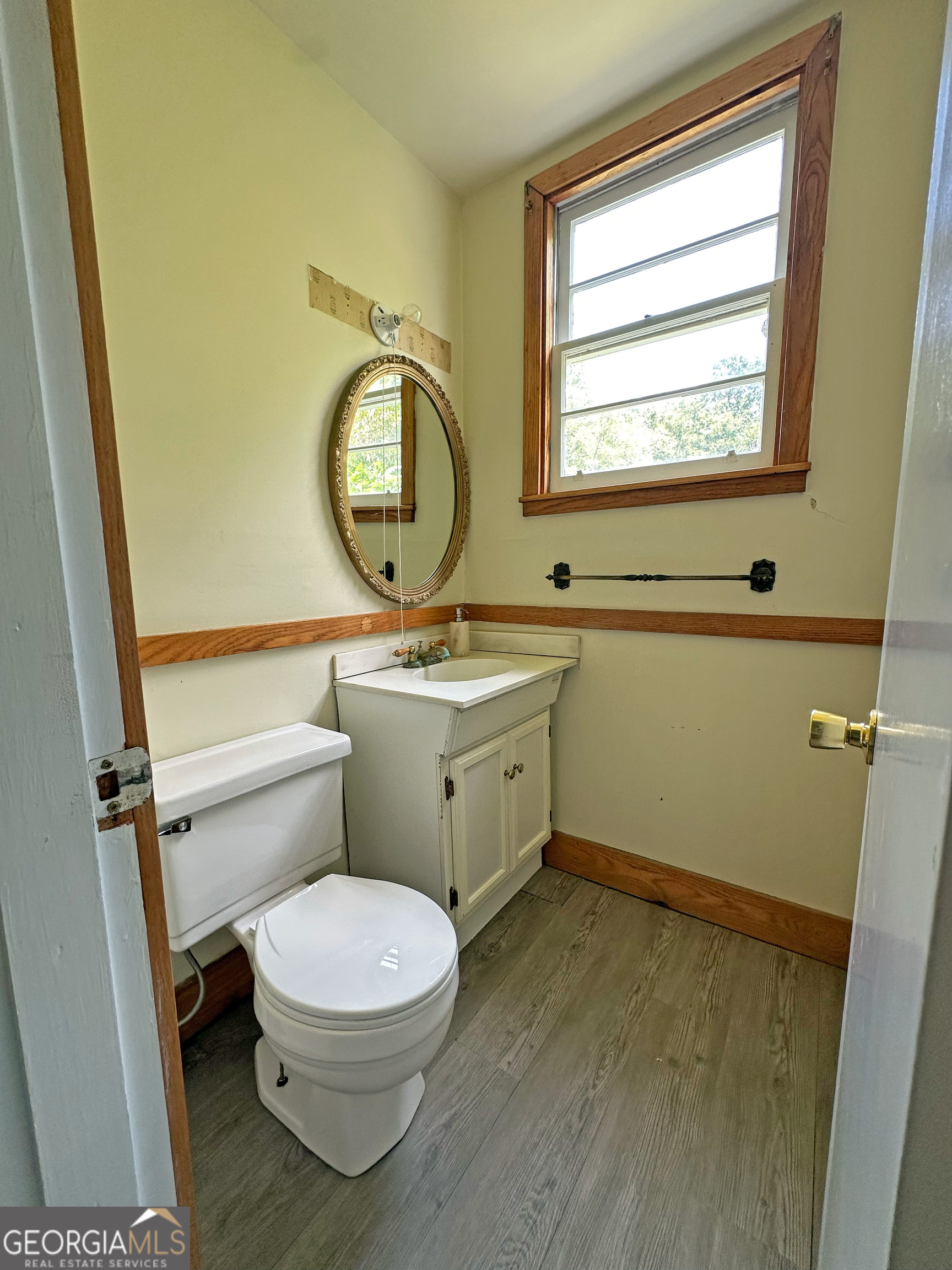 1010 Oglethorpe Avenue Athens, GA 30606 - Photo 14 of 28 a bathroom with a toilet sink and mirror