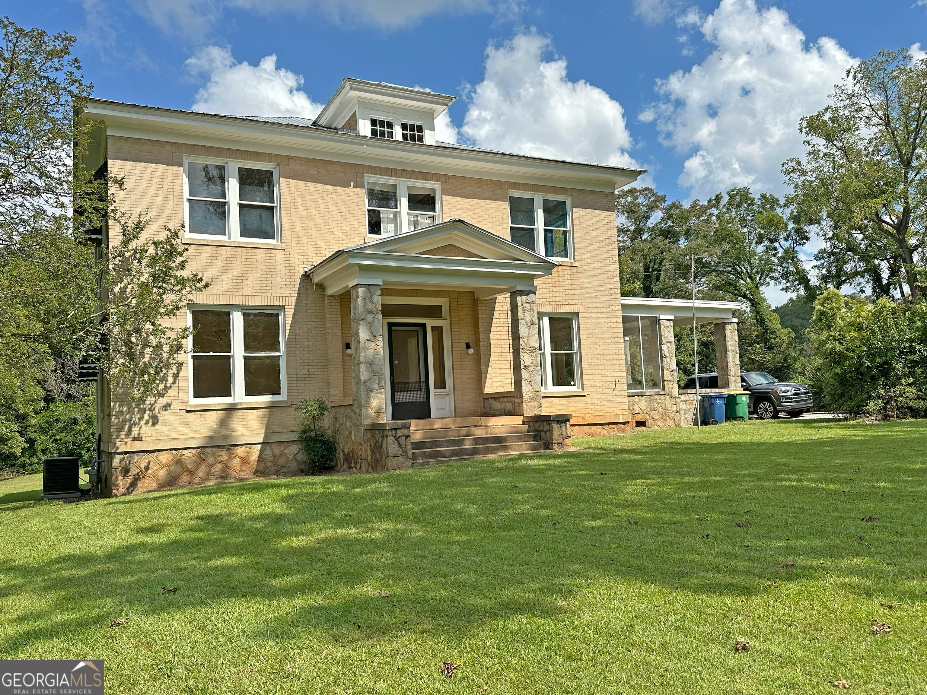 1010 Oglethorpe Avenue Athens, GA 30606 - Photo 2 of 28 front view of a house with a yard