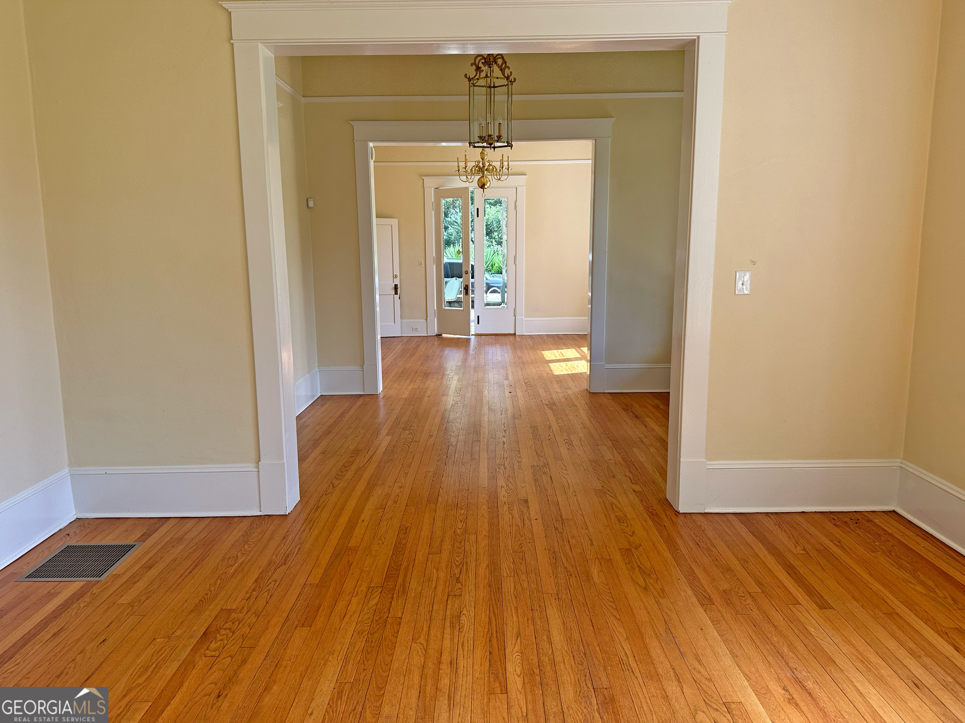 1010 Oglethorpe Avenue Athens, GA 30606 - Photo 6 of 28 wooden floor in an empty room