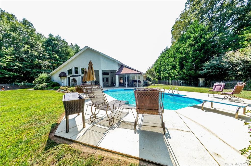327 Players Ridge Road Hickory, NC 28601 - Photo 2 of 23 Gallery Image 2