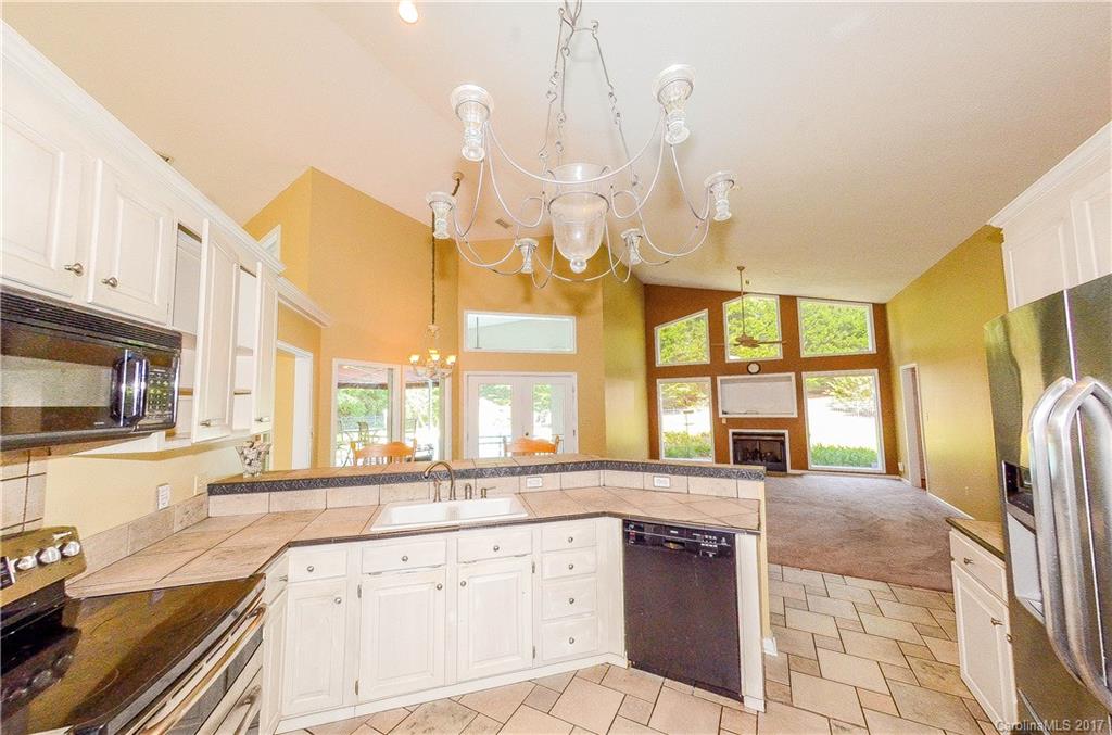 327 Players Ridge Road Hickory, NC 28601 - Photo 3 of 23 Gallery Image 3