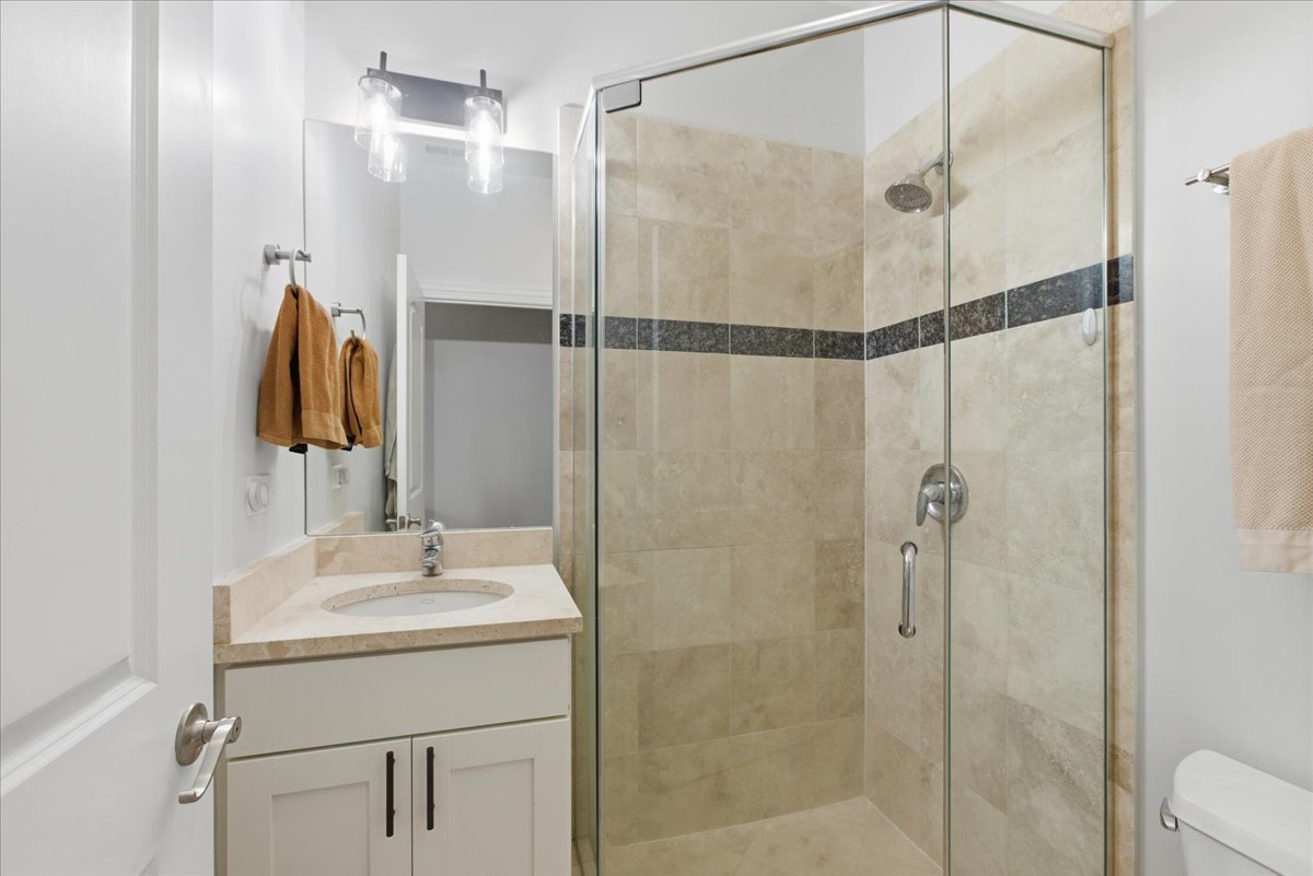 2038 West Iowa Street, Unit 3E Chicago, IL 60622 - Photo 12 of 18