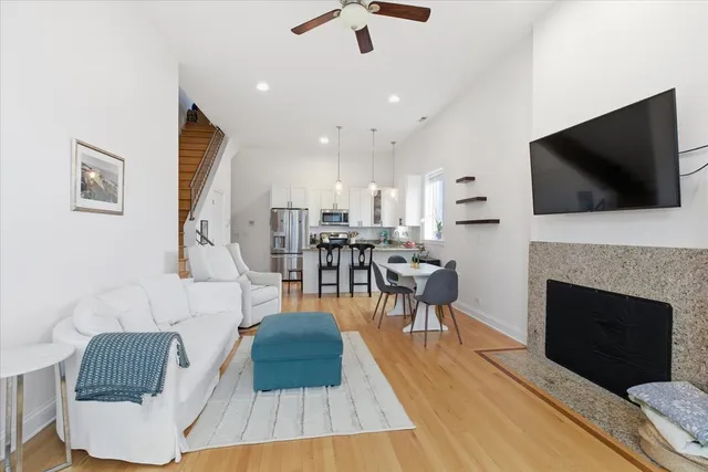 $3,850 | 2038 West Iowa Street, Unit 3E, Chicago, IL 60622