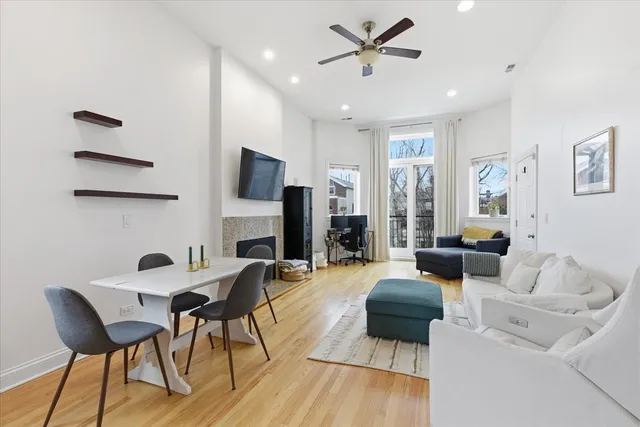 $3,850 | 2038 West Iowa Street, Unit 3E, Chicago, IL 60622