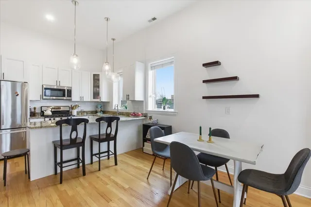 $3,850 | 2038 West Iowa Street, Unit 3E, Chicago, IL 60622