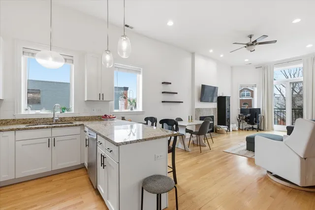 $3,850 | 2038 West Iowa Street, Unit 3E, Chicago, IL 60622