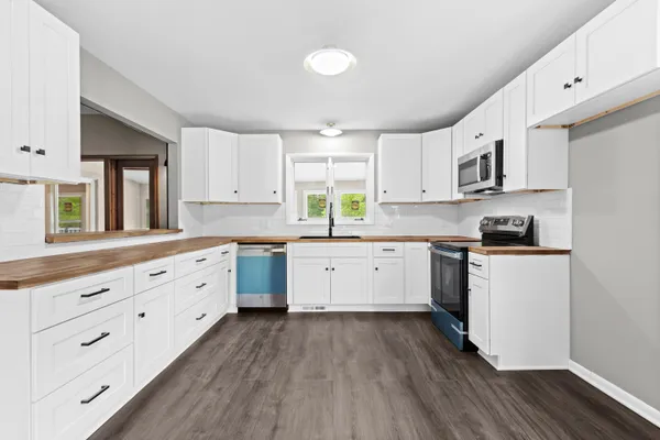 $326,750 | 6886 Stockport Drive, Lambertville, MI 48144