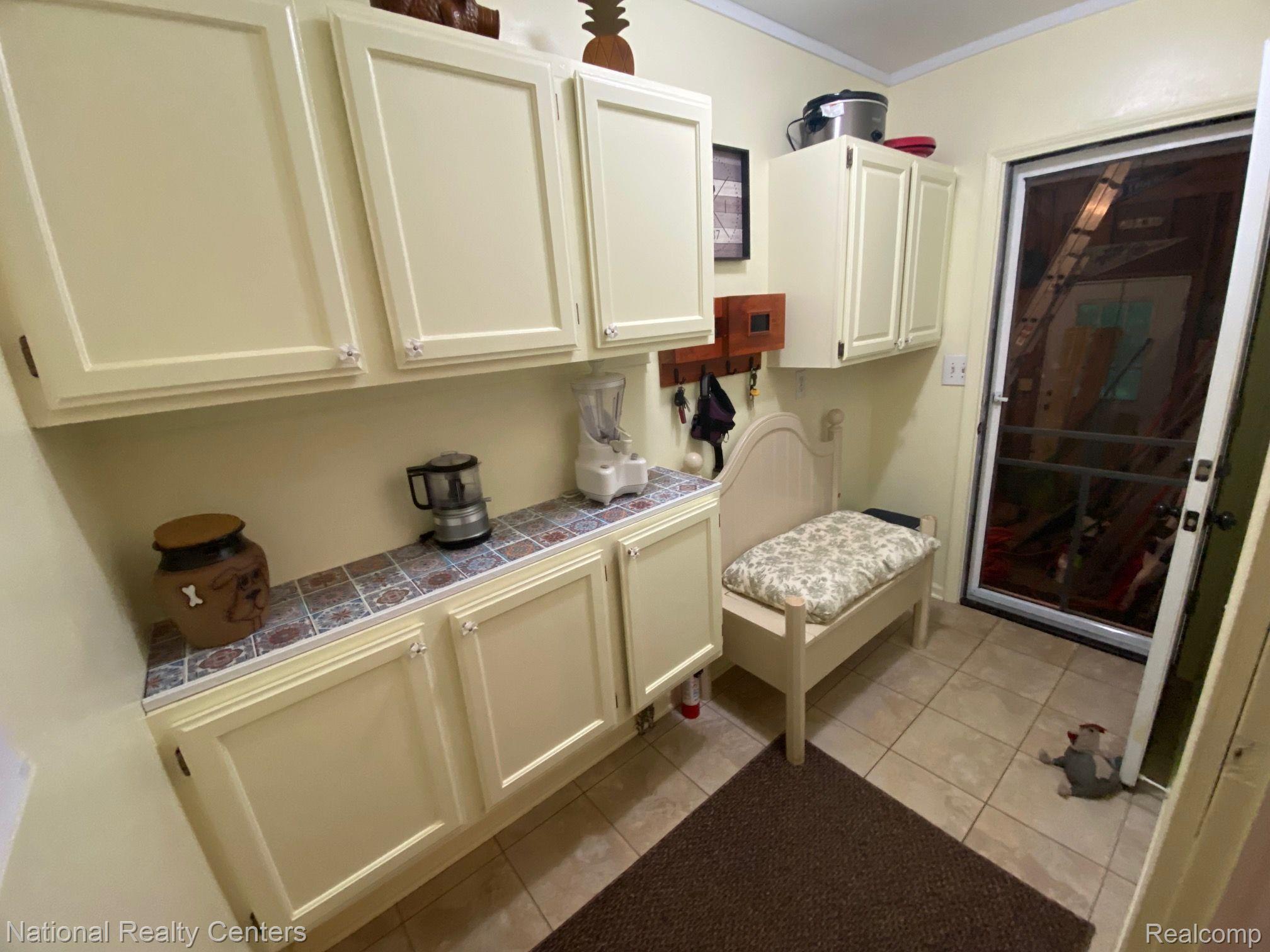 9020 Crouse Road Howell, MI 48855 - Photo 14 of 39 Gallery Image 14