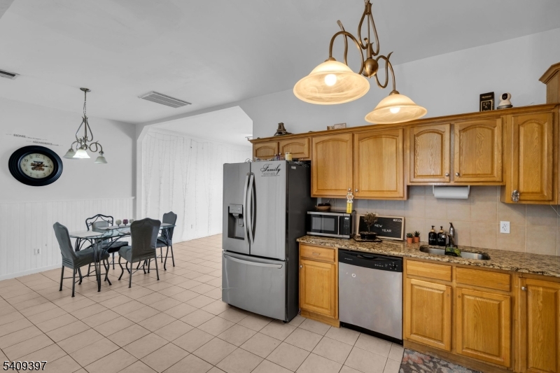 9 Lafayette Street Carteret, NJ 07008 - Photo 6 of 15