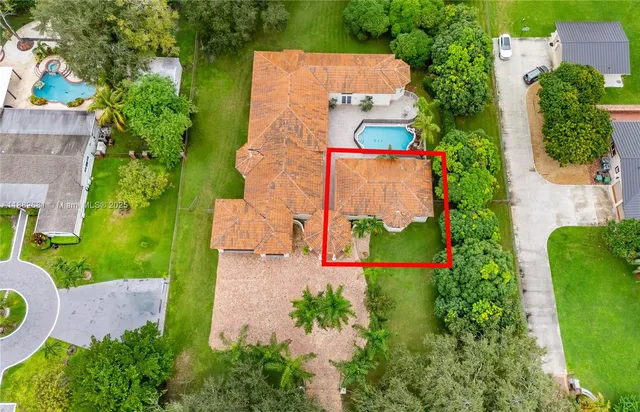 $2,800 | 9981 Southwest 70th Street, Miami, FL 33173