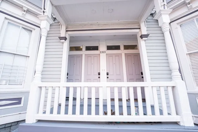 $2,500 | 1313 Whitaker Street, Unit B, Savannah, GA 31401