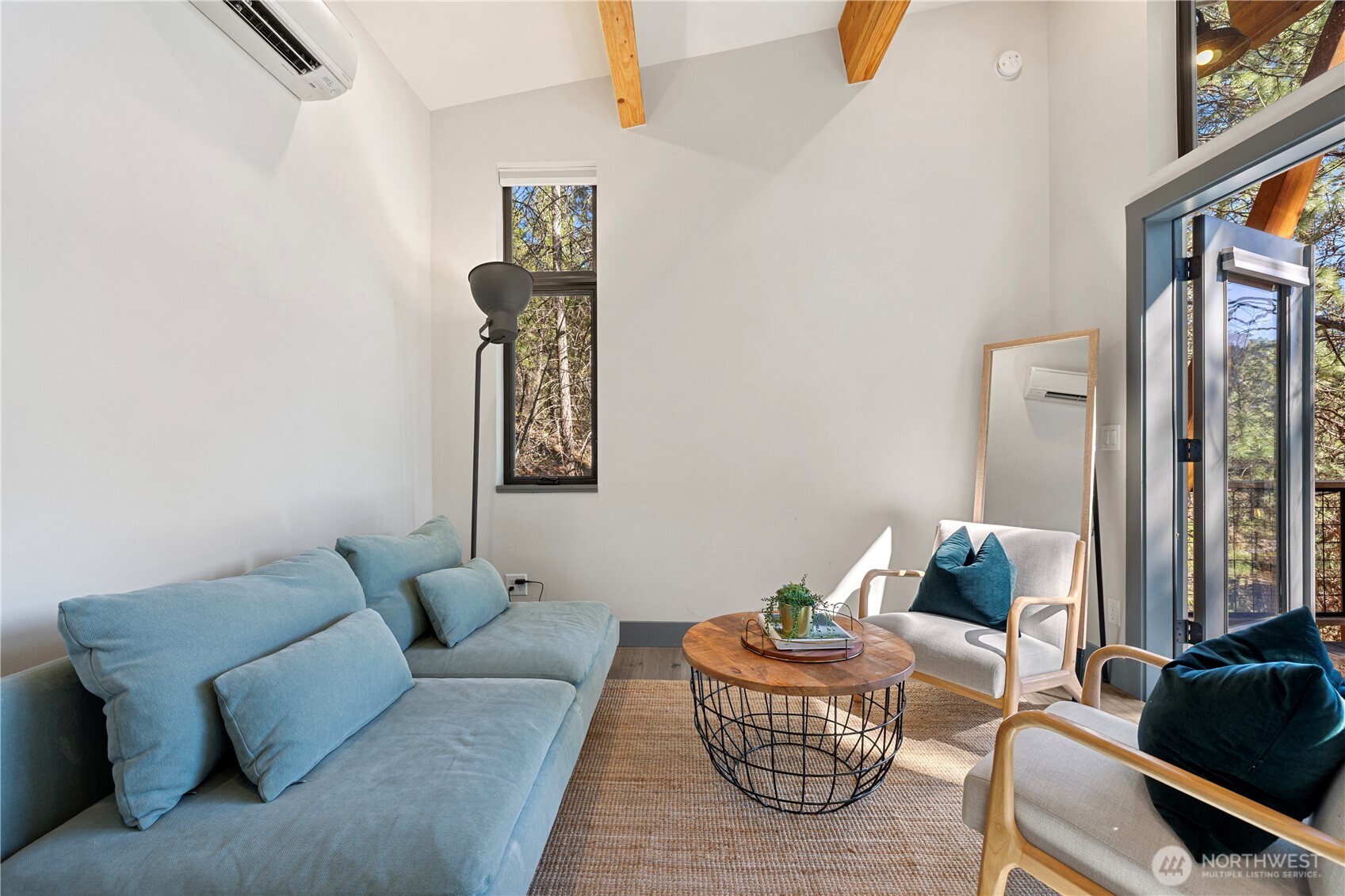 8056 Bayne Road Leavenworth, WA 98826 - Photo 12 of 40 a living room with furniture a rug and a window