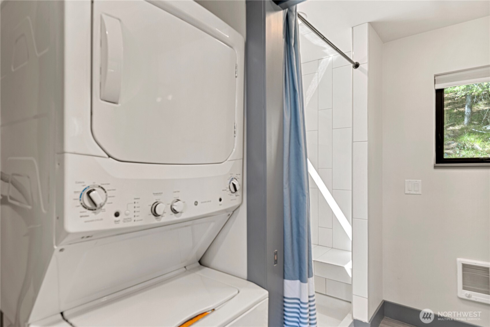 8056 Bayne Road Leavenworth, WA 98826 - Photo 26 of 40 a bathroom with a toilet and a shower